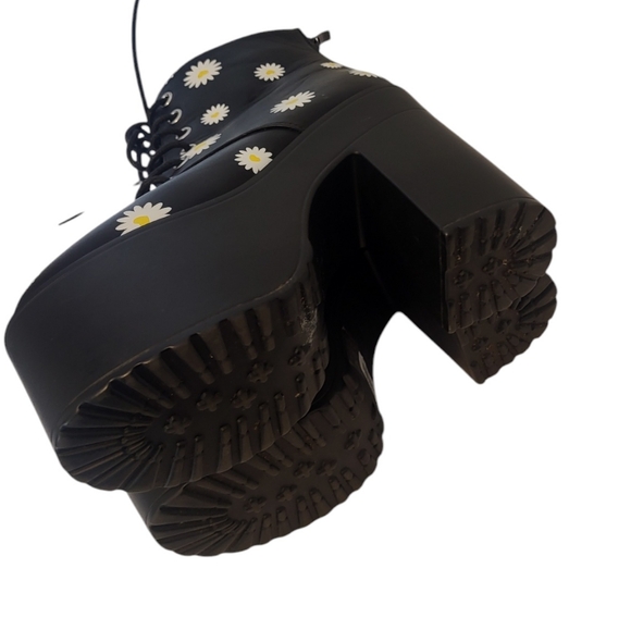 Daisy lace up platform boots - Picture 6 of 10